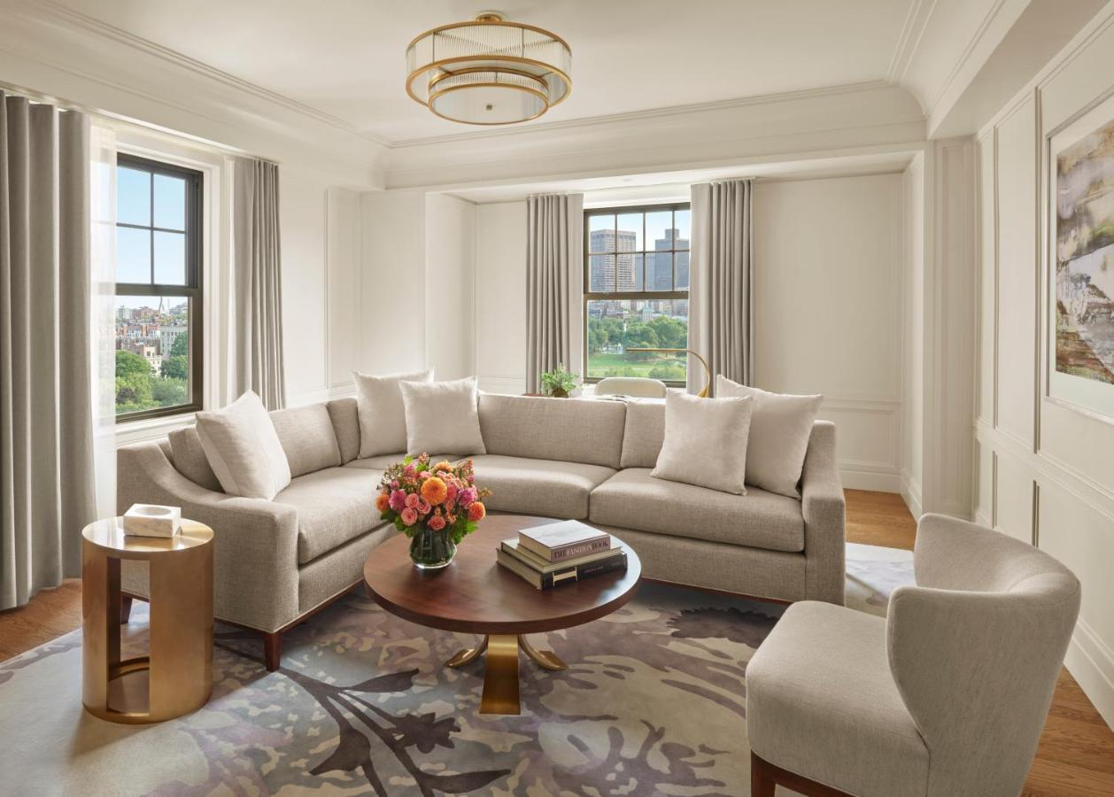 Hotel The Newbury Boston Esterno foto A living room