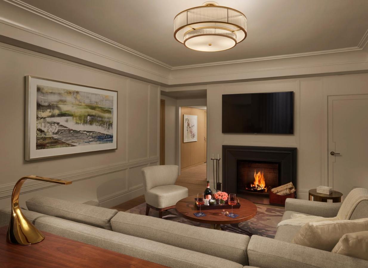 Hotel The Newbury Boston Esterno foto A living room