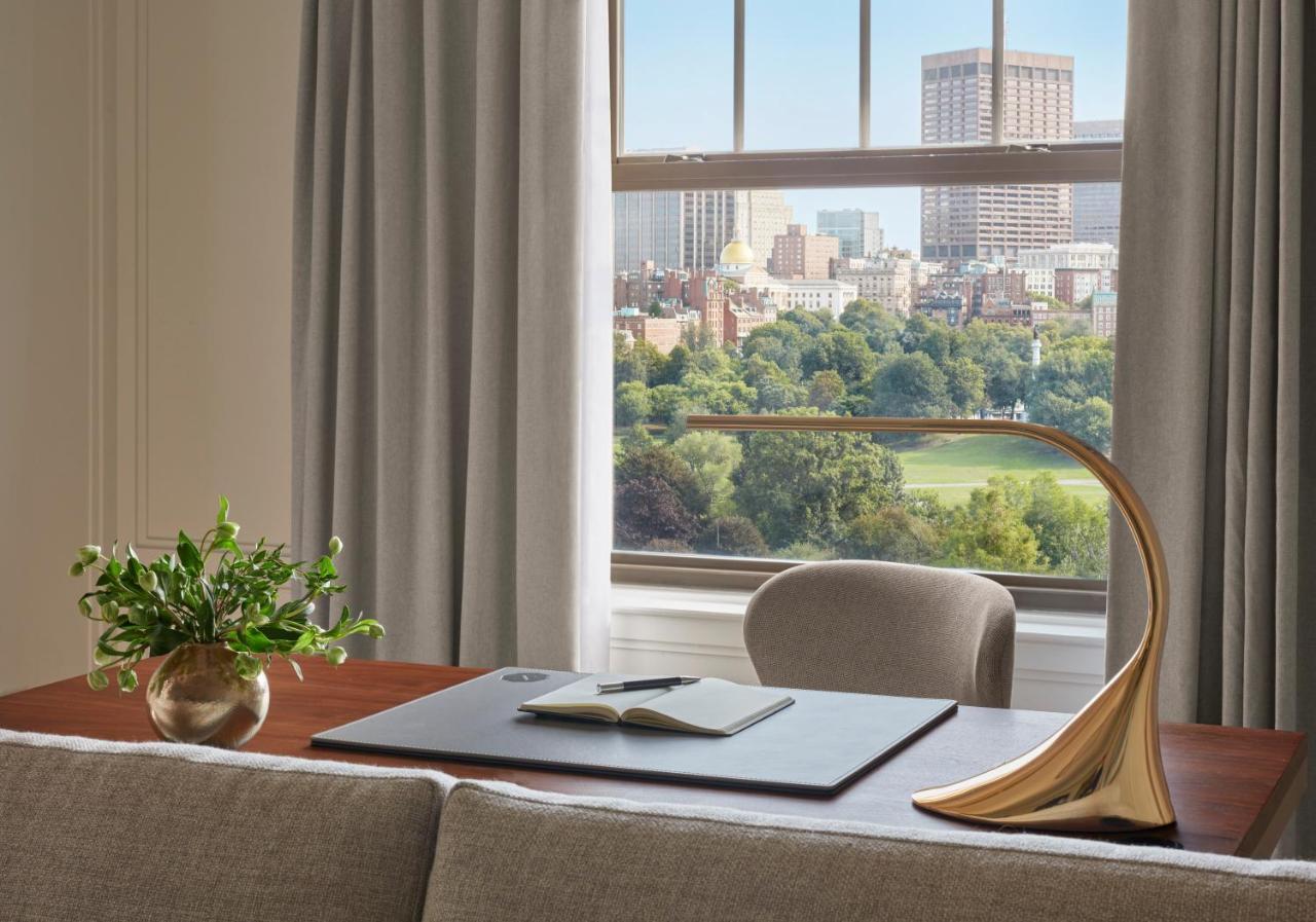 Hotel The Newbury Boston Esterno foto The Central Park Tower desk lamp