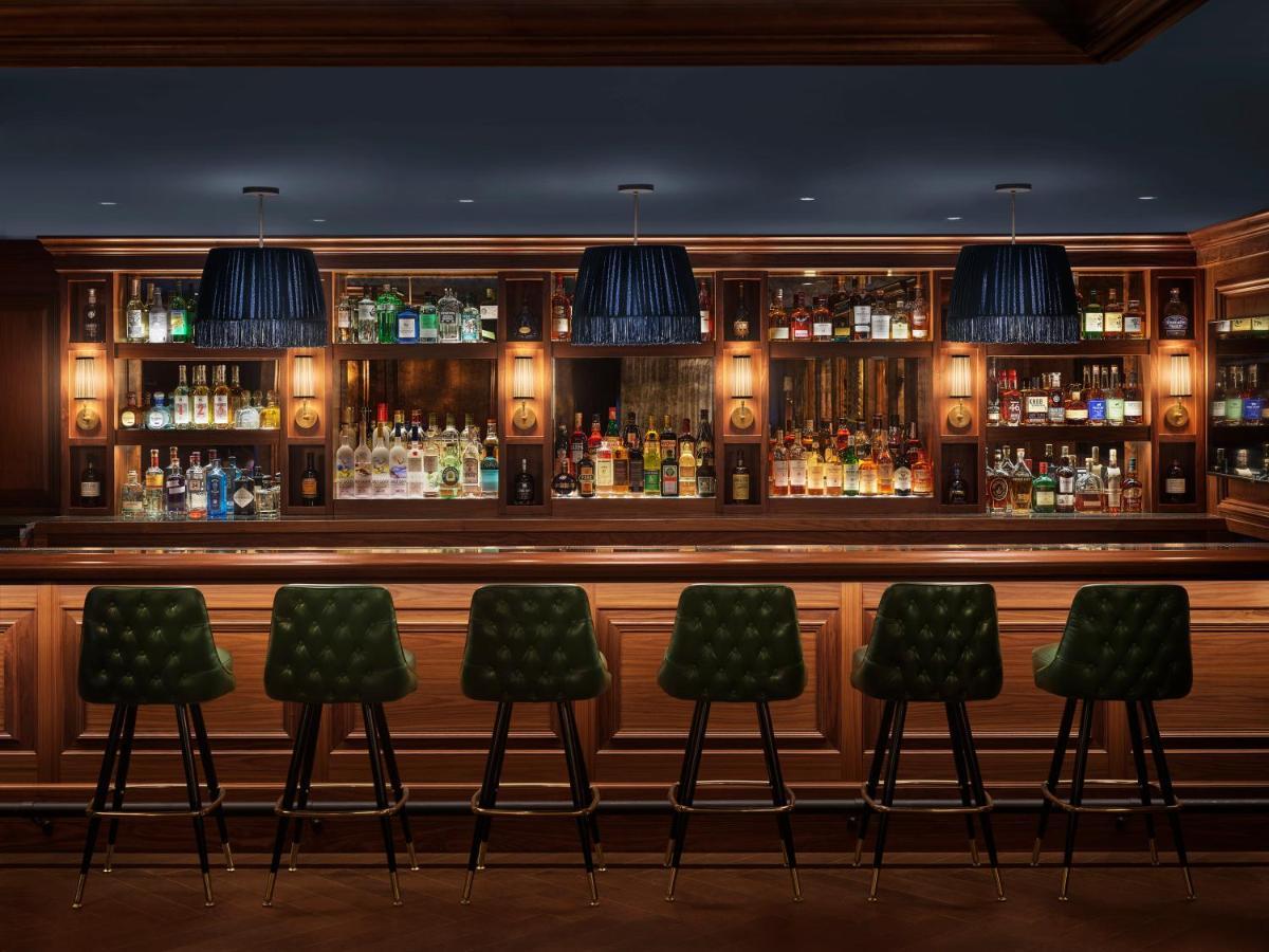 Hotel The Newbury Boston Esterno foto The bar at the 21 Club