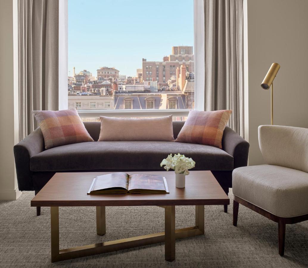 Hotel The Newbury Boston Esterno foto A living room