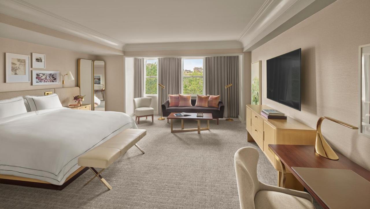 Hotel The Newbury Boston Esterno foto A guest room at The St. Regis Washington, D.C.