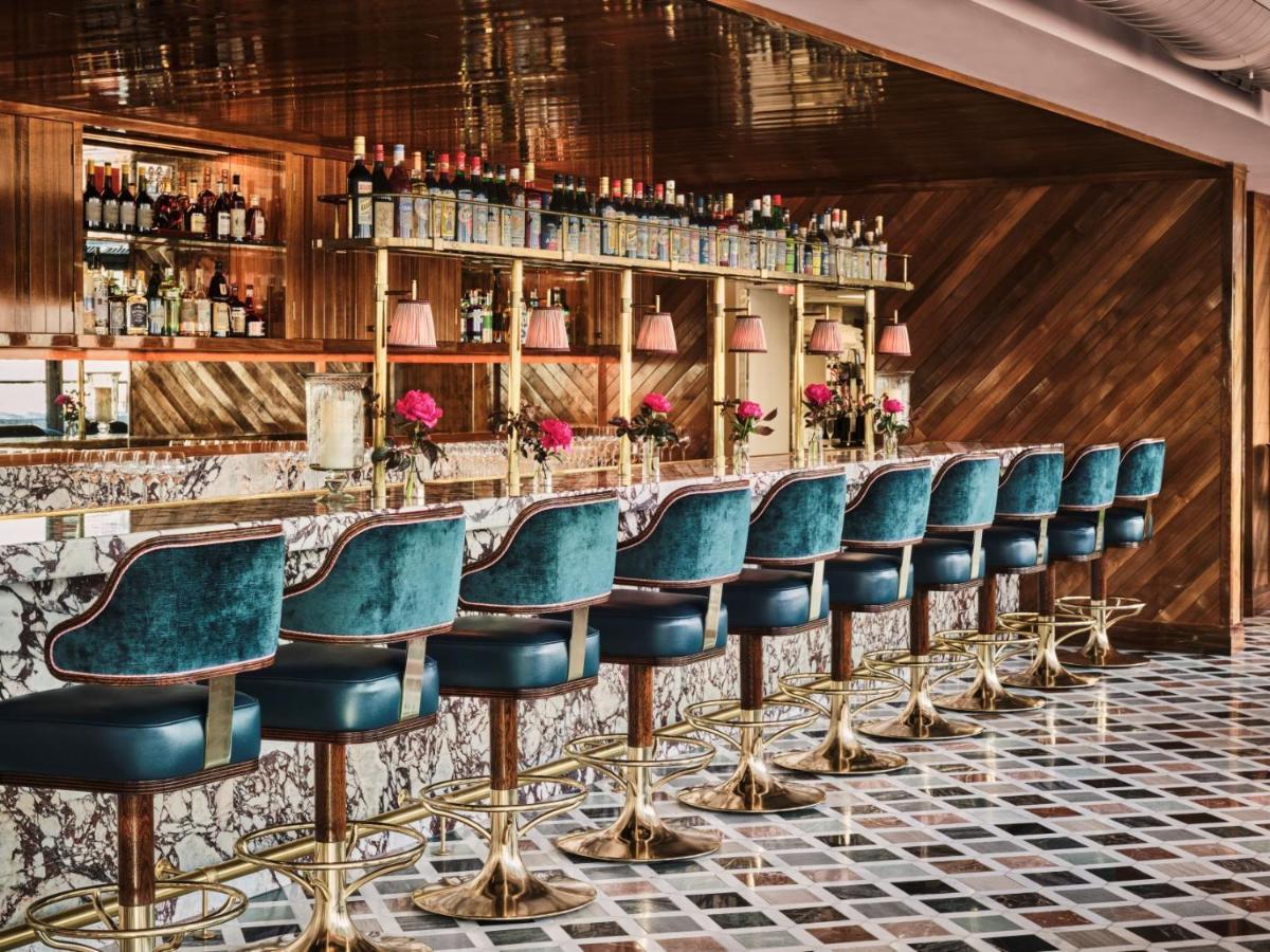 Hotel The Newbury Boston Esterno foto The bar at the 1930s-inspired restaurant