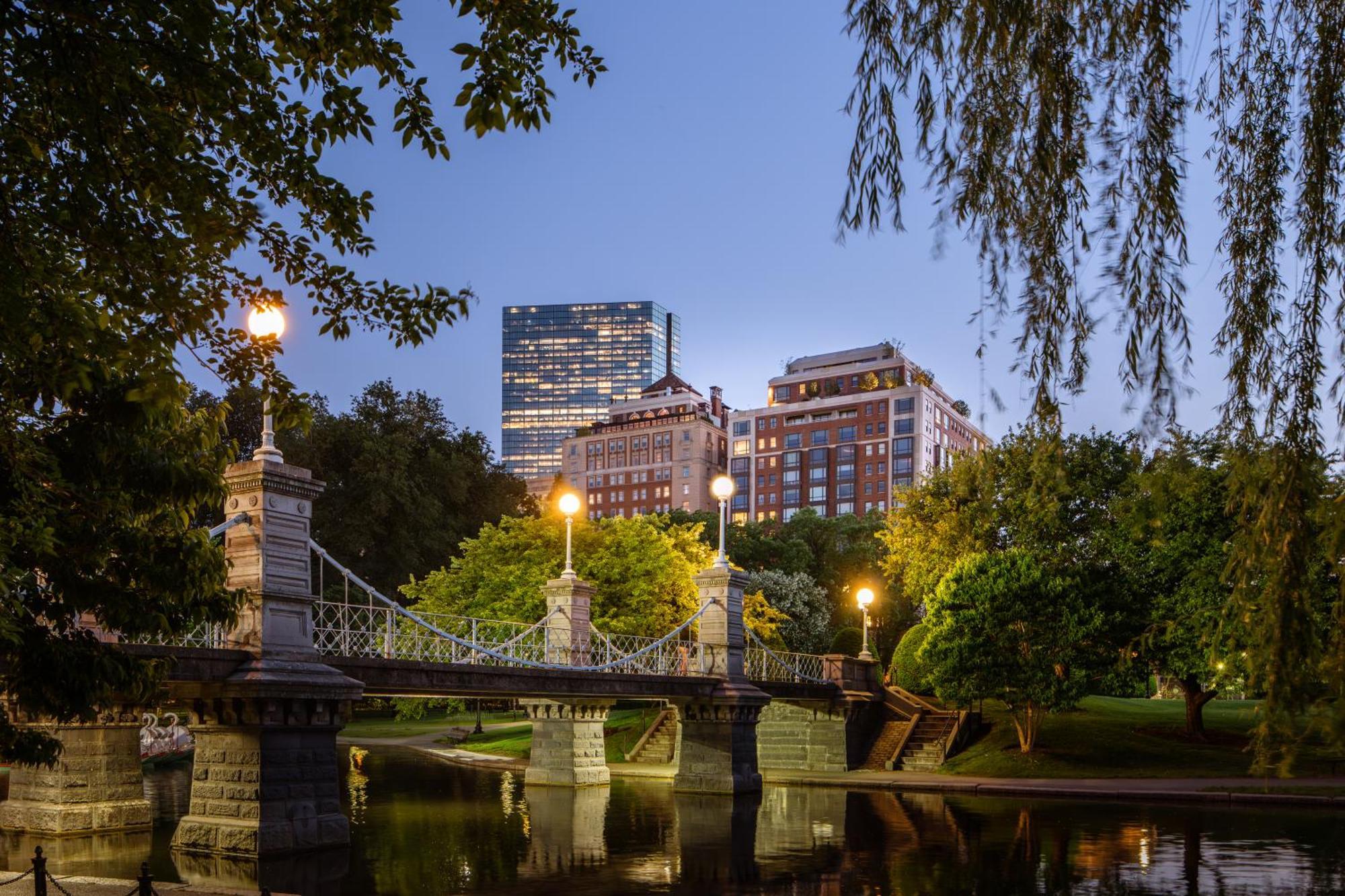 Hotel The Newbury Boston Esterno foto The Public Garden