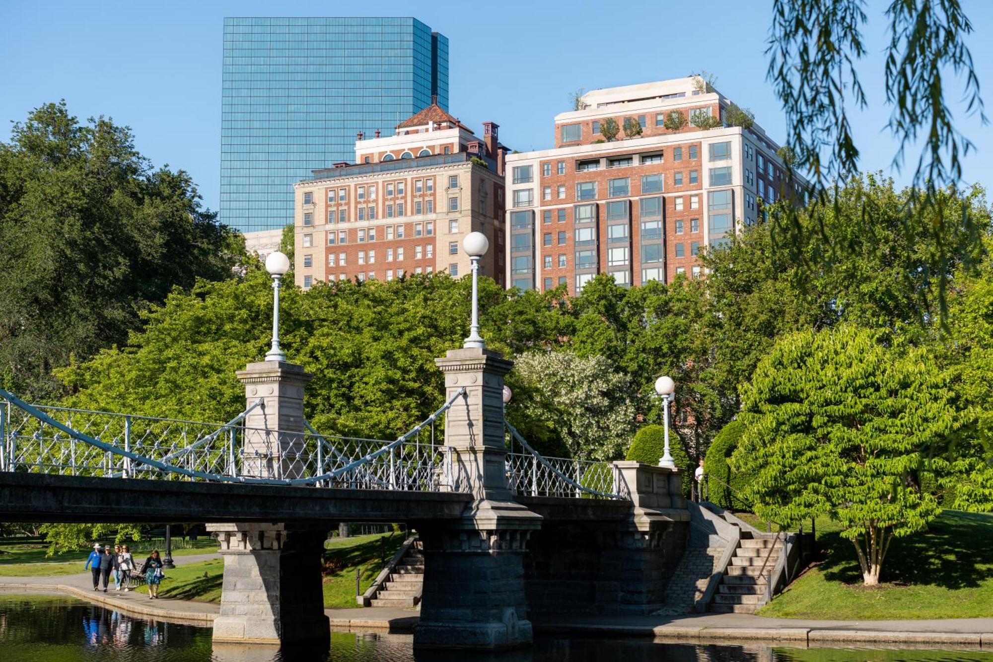 Hotel The Newbury Boston Esterno foto The Charles River Esplanade