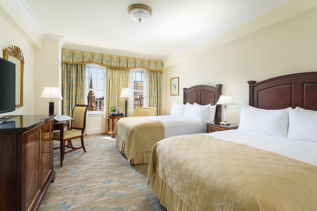 Hotel The Newbury Boston Esterno foto A guest room at the Waldorf Astoria Washington DC