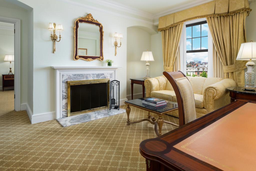 Hotel The Newbury Boston Esterno foto A living room at the Waldorf Astoria New York