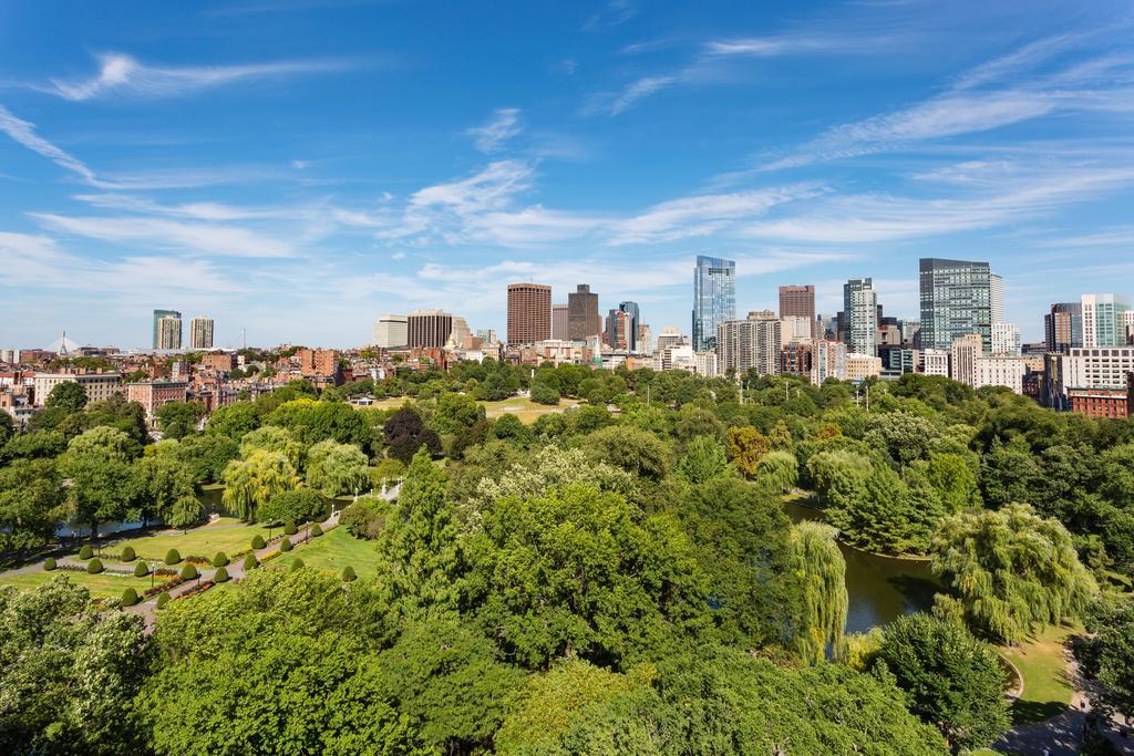Hotel The Newbury Boston Esterno foto View of Boston from the Public Garden