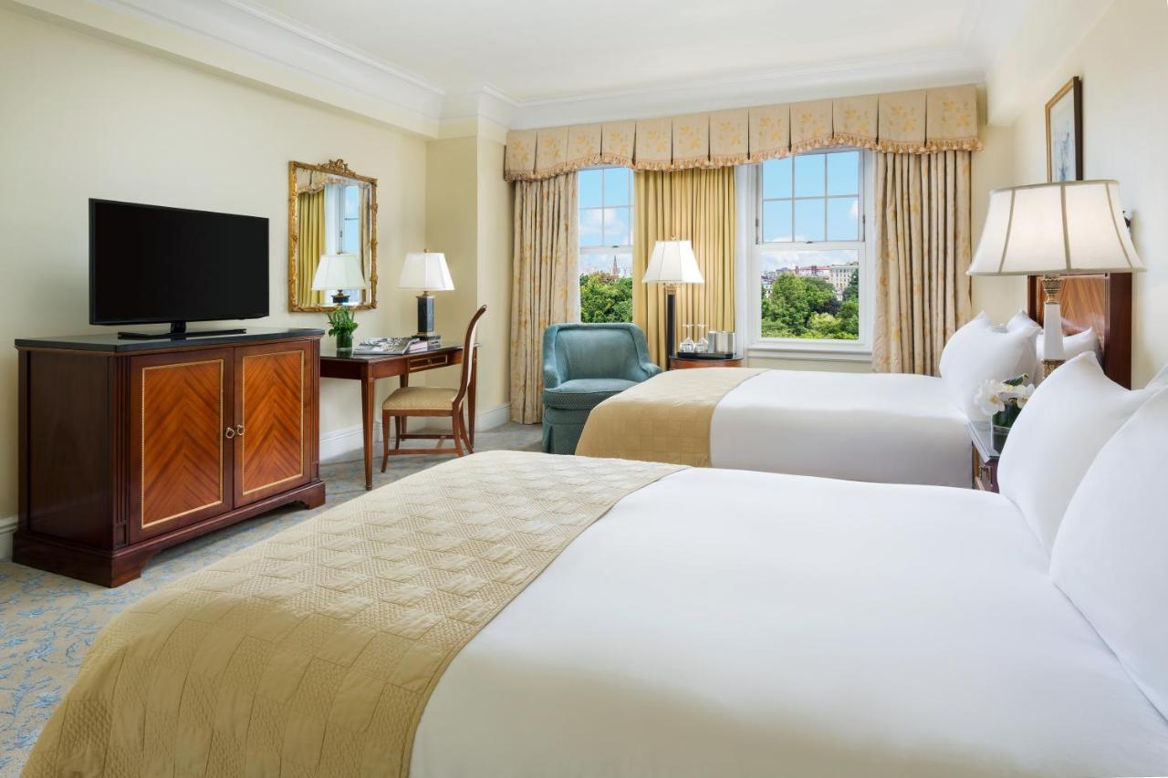 Hotel The Newbury Boston Esterno foto A guest room at the Waldorf Astoria Washington DC
